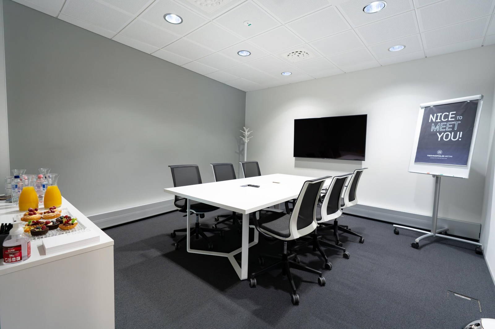 Meeting room for 6 located close to the Helsinki-Vantaa airport, which has great international connections. The room is finished to high specifications and it includes an AV-screen, a flip chart or whiteboard, high speed Wi-FI and office equipment.